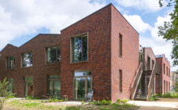 Laatste twee nieuwe woon/zorggebouwen voor bewoners Joachim en Anna gereed, Giesbers