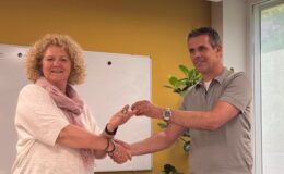 Laatste twee nieuwe woon/zorggebouwen voor bewoners Joachim en Anna gereed, Giesbers
